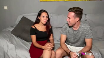 Femeregardant Un Couple Baiser Video Porn