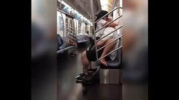 Femme En Porte Jarretelle Peloter En Metro Xxx