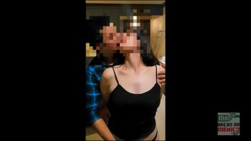 Femme Mariée Avec Un Jolie Décolleté A La Webcam Porno