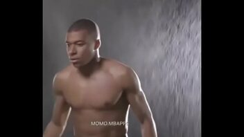 Kylian Mbappé Gay