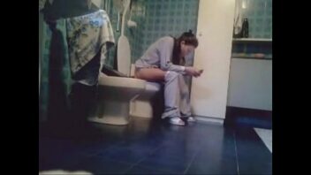 Pooping Female Video