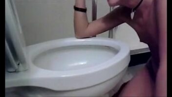 Une Femme Utilise Un Homme Comme Toilette Porn