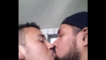 Daddy Embrasse Gay Porn