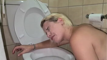 Girl Skirt Pee On Human Toilet Xxx