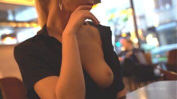Chante nu en public .com